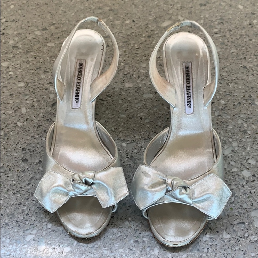 MANOLO BLAHNIK Silver Leather Bow Wedge 8.5/39